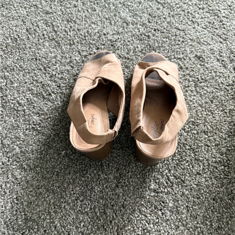 Stylish Tan Women’s Peep Toe Heels